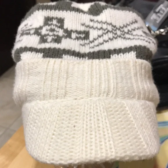 ROOTS hat - Picture 3 of 4